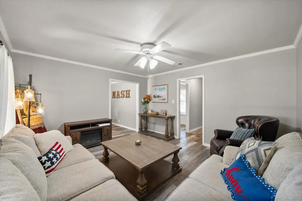 1409 Sundale Street Ennis TX 75119