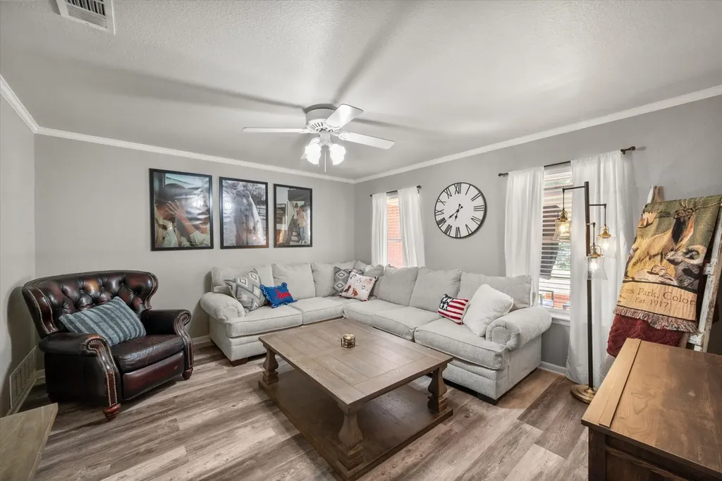 1409 Sundale Street Ennis TX 75119