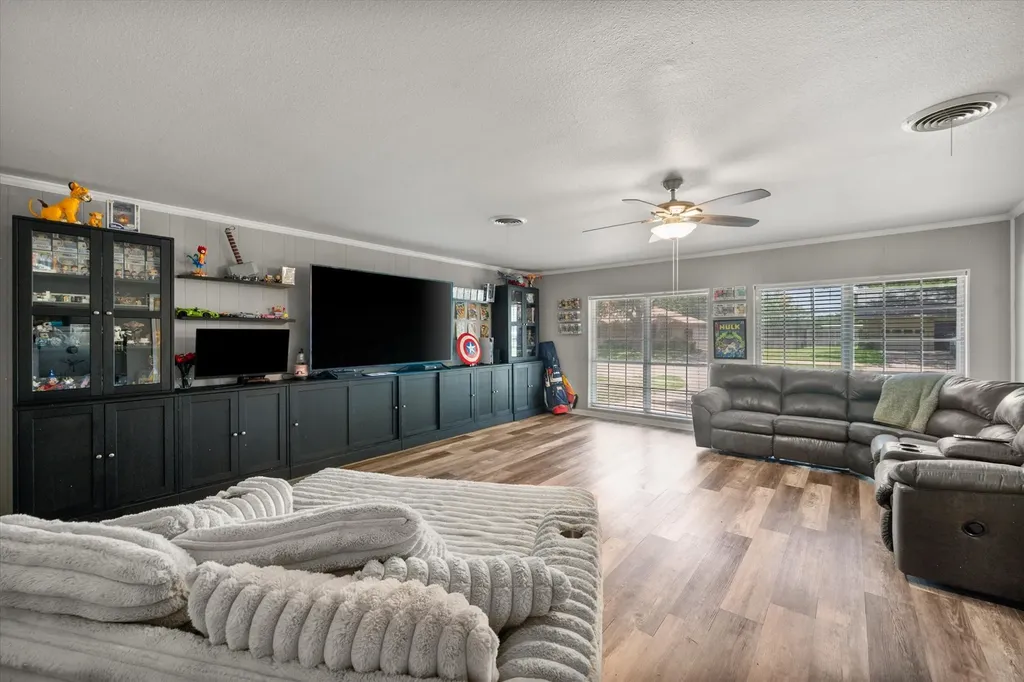 1409 Sundale Street Ennis TX 75119