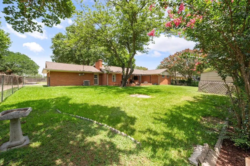1409 Sundale Street Ennis TX 75119