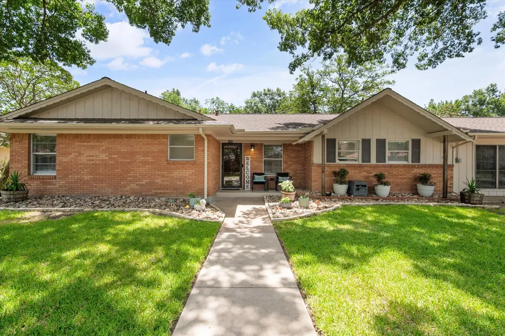 1409 Sundale Street Ennis TX 75119