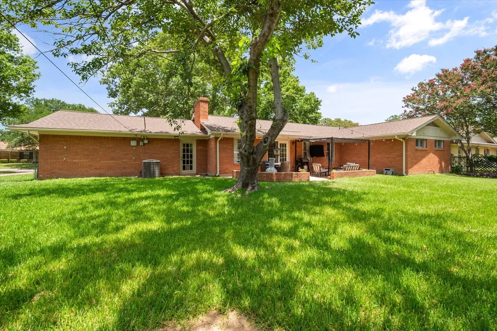 1409 Sundale Street Ennis TX 75119