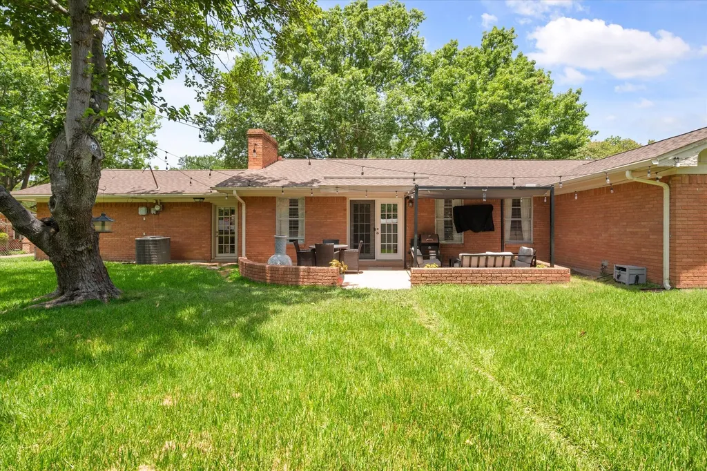 1409 Sundale Street Ennis TX 75119