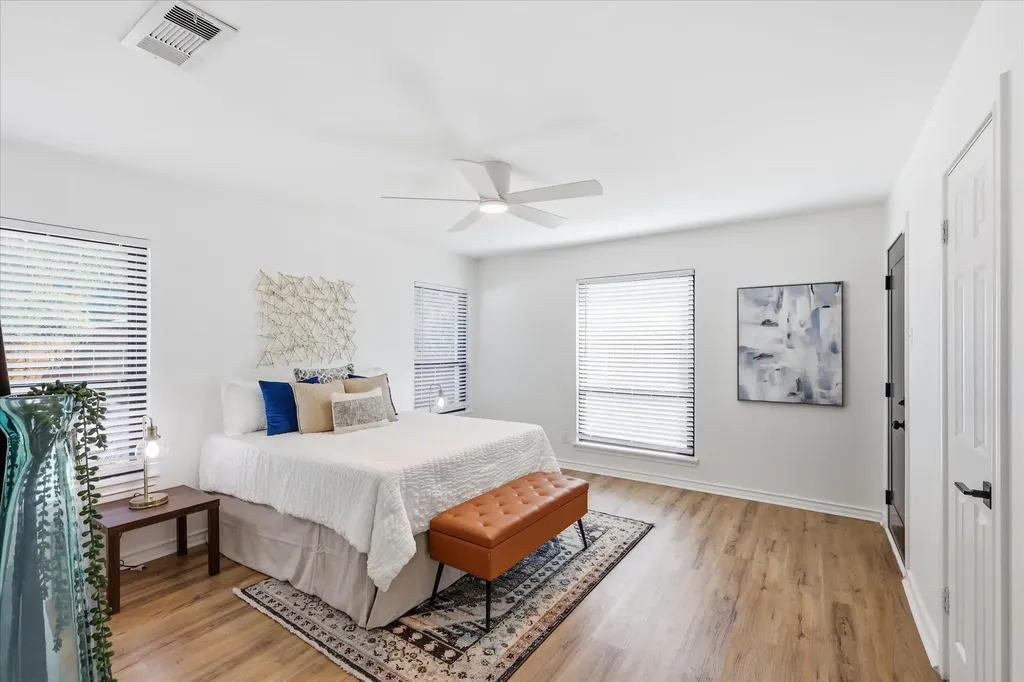 1235 Barlow Avenue Dallas TX 75224