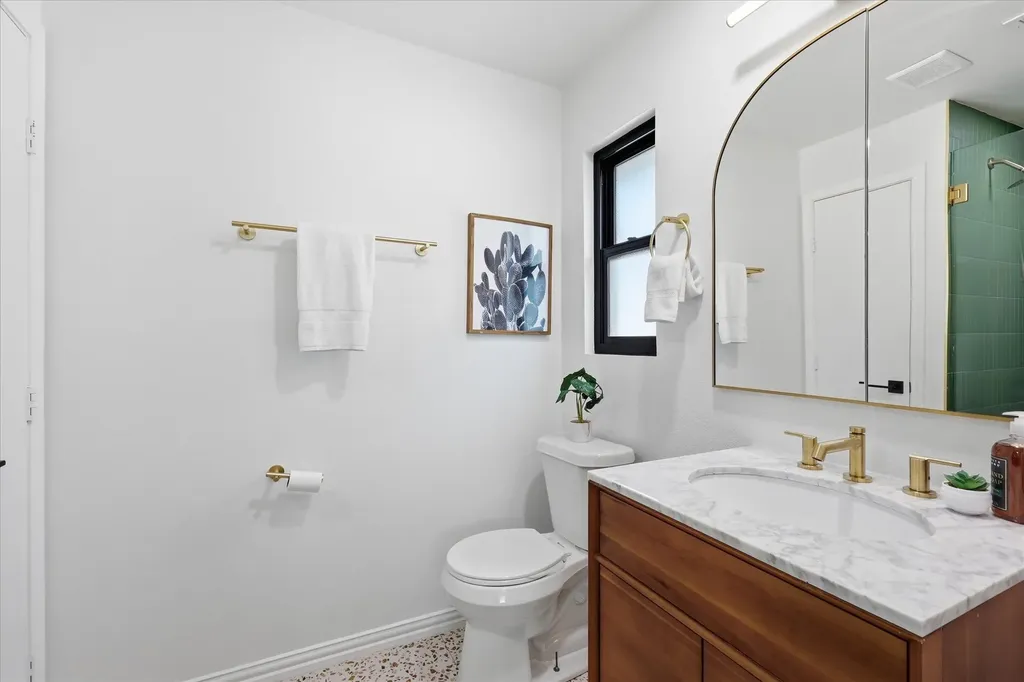 1235 Barlow Avenue Dallas TX 75224