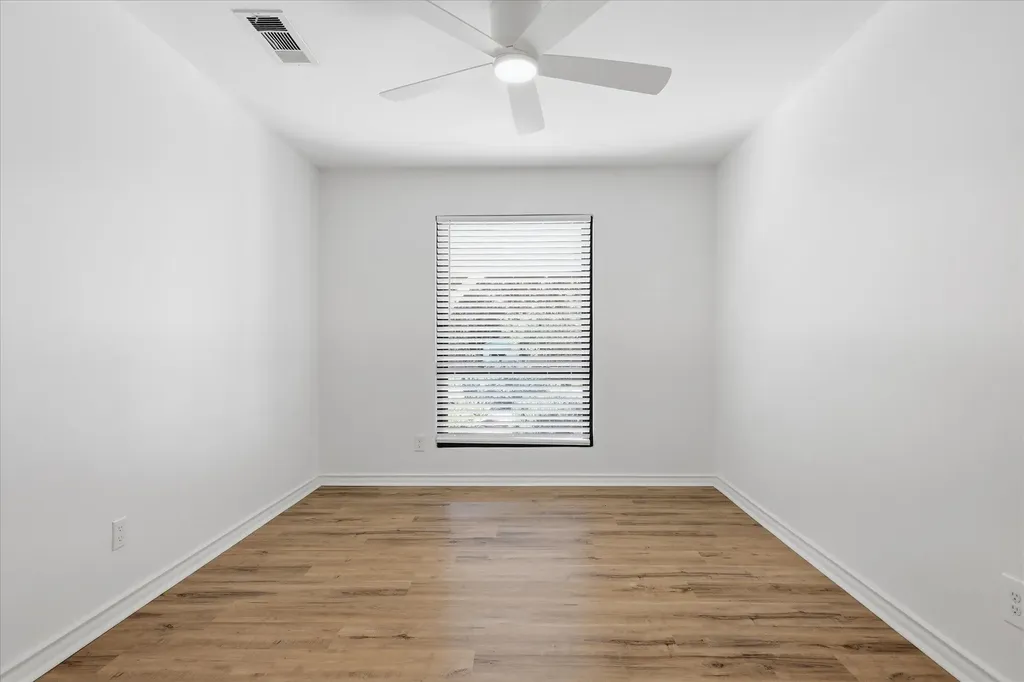 1235 Barlow Avenue Dallas TX 75224