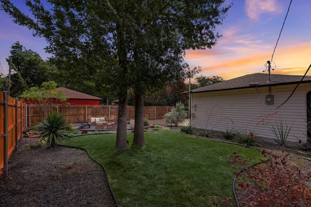 1235 Barlow Avenue Dallas TX 75224