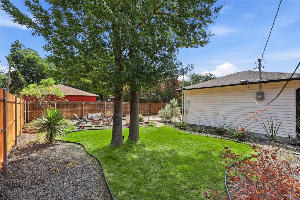 1235 Barlow Avenue Dallas TX 75224