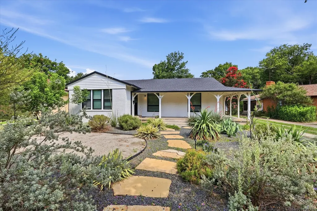 1235 Barlow Avenue Dallas TX 75224
