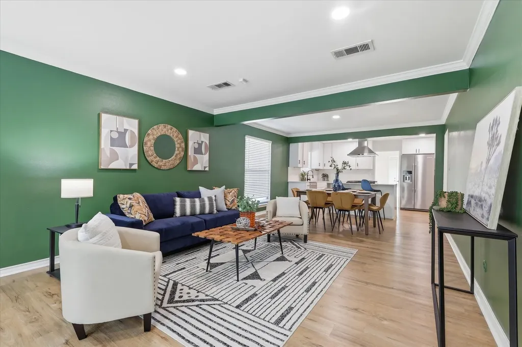 1235 Barlow Avenue Dallas TX 75224