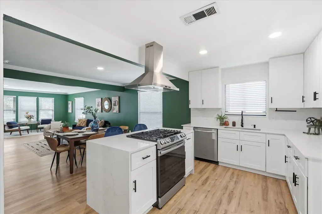 1235 Barlow Avenue Dallas TX 75224