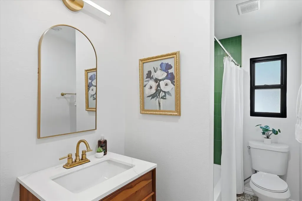 1235 Barlow Avenue Dallas TX 75224