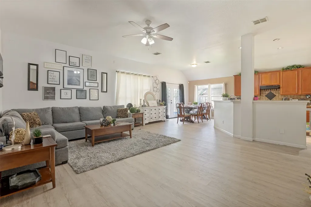 2442 Lost Mesa Grand Prairie TX 75052