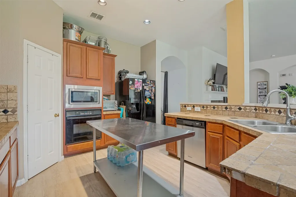 2442 Lost Mesa Grand Prairie TX 75052