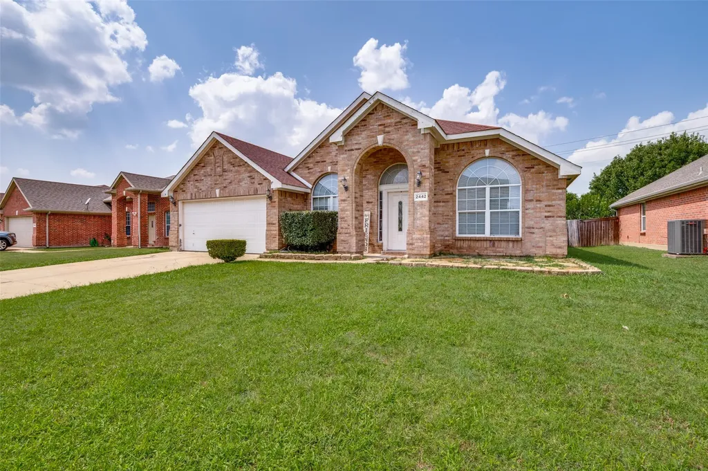 2442 Lost Mesa Grand Prairie TX 75052