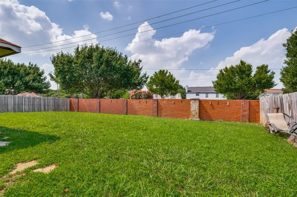 2442 Lost Mesa Grand Prairie TX 75052
