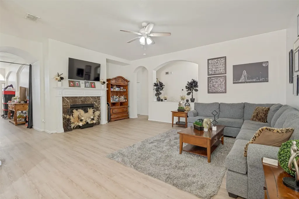 2442 Lost Mesa Grand Prairie TX 75052