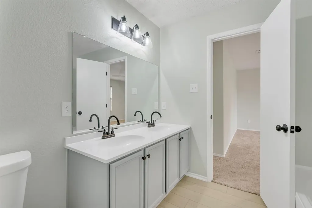 131 Sandlewood Drive Terrell TX 75160
