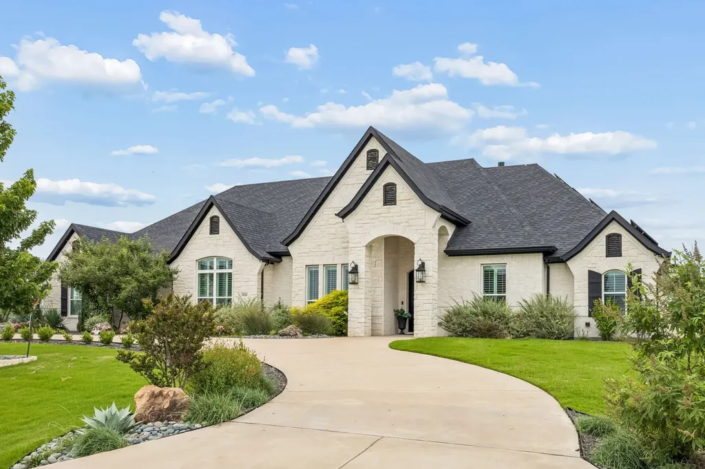 1829 Ryder Lee Lane Waxahachie TX 75165