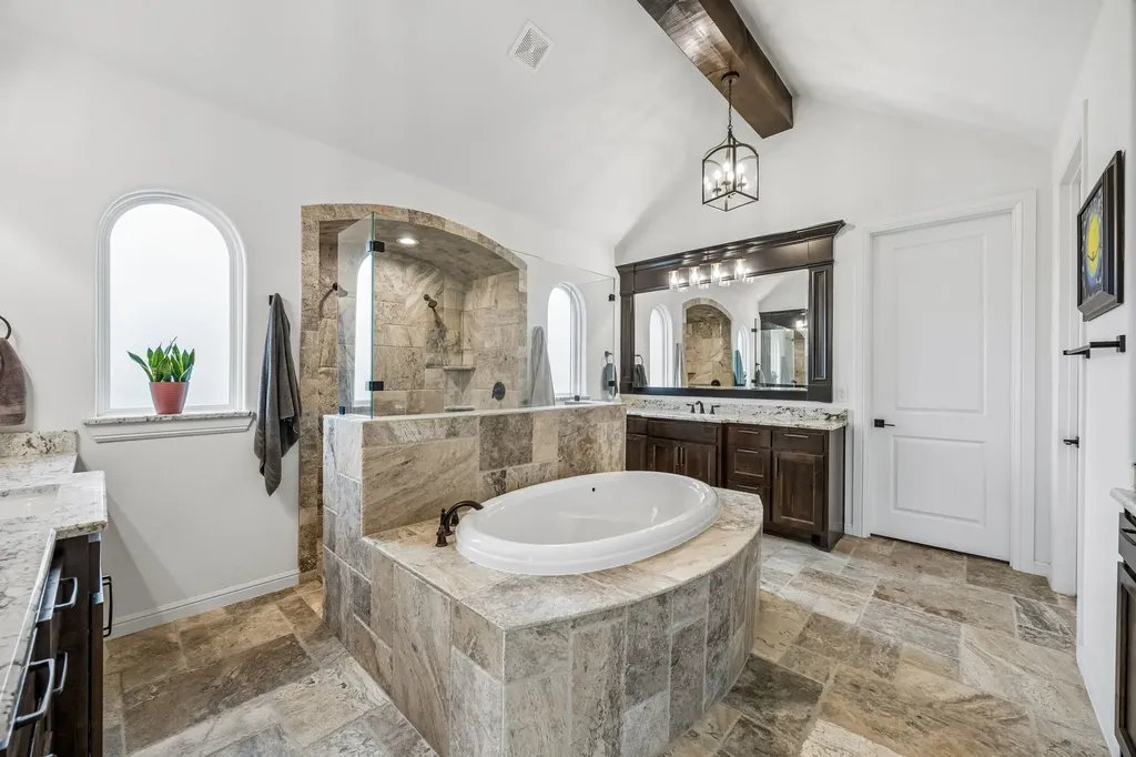 1829 Ryder Lee Lane Waxahachie TX 75165