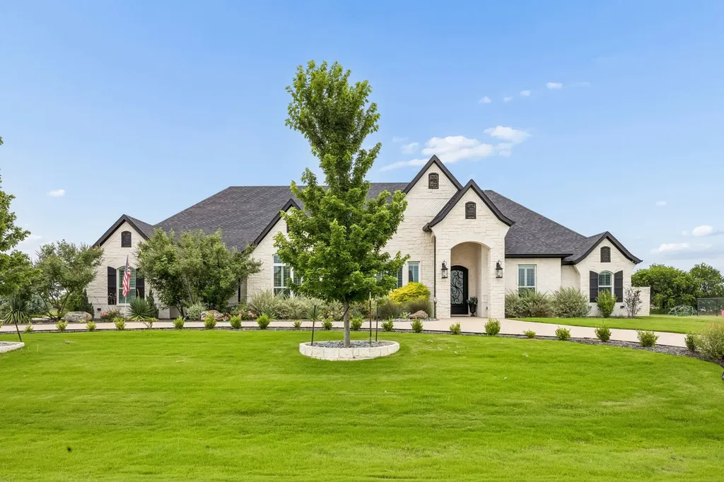 1829 Ryder Lee Lane Waxahachie TX 75165