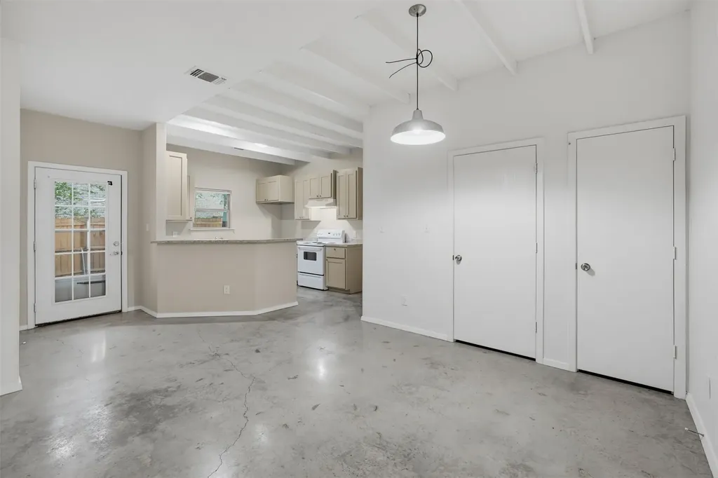 103 Del Rio Avenue Benbrook TX 76126