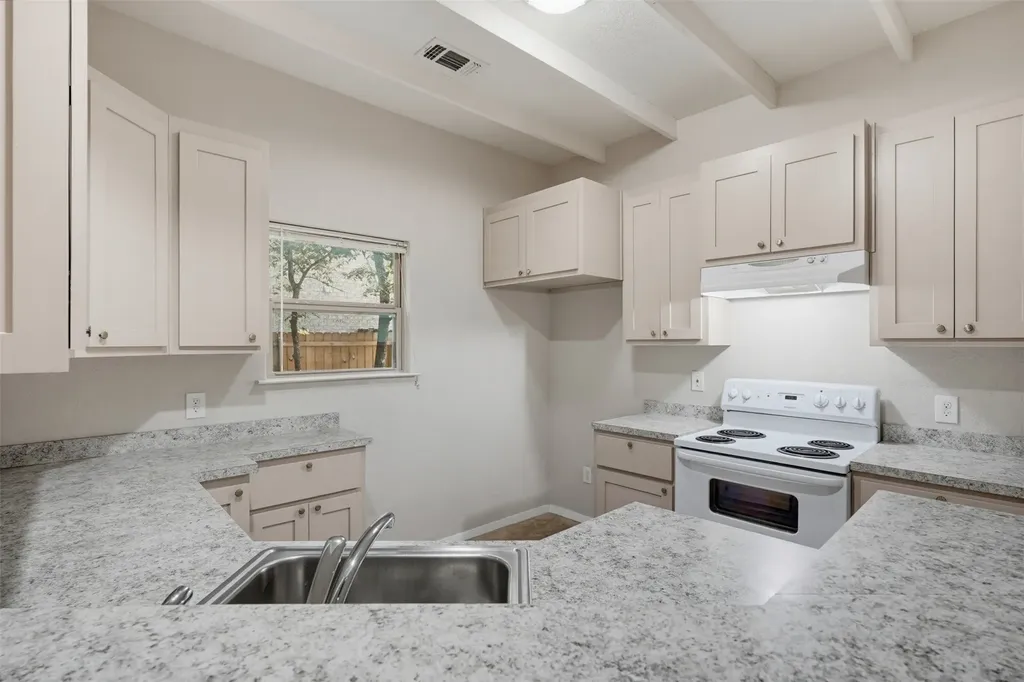 103 Del Rio Avenue Benbrook TX 76126