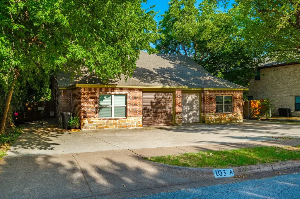 103 Del Rio Avenue Benbrook TX 76126