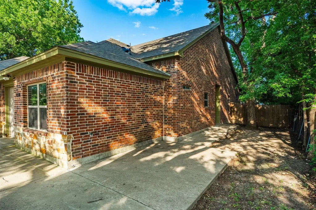 103 Del Rio Avenue Benbrook TX 76126