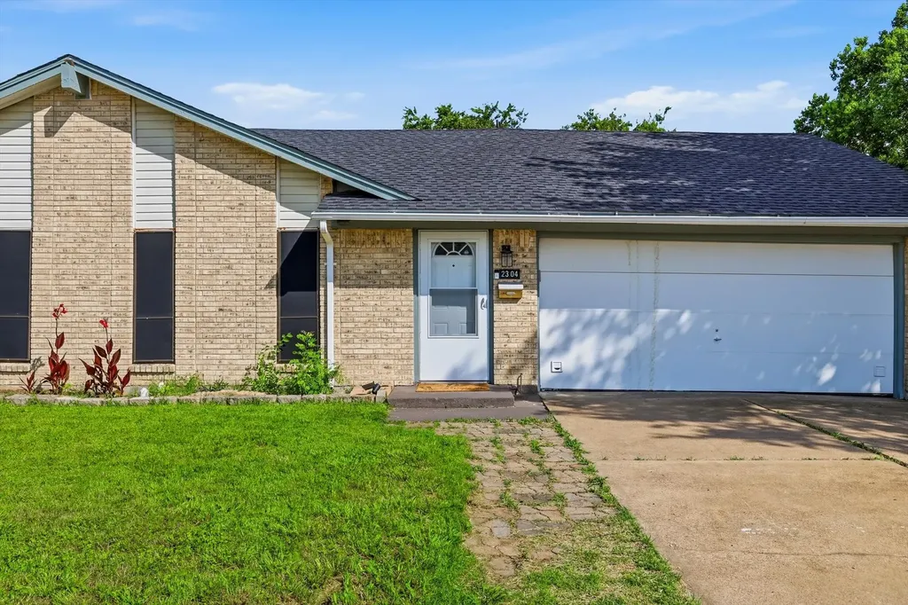 2304 Greenwood Circle Carrollton TX 75006