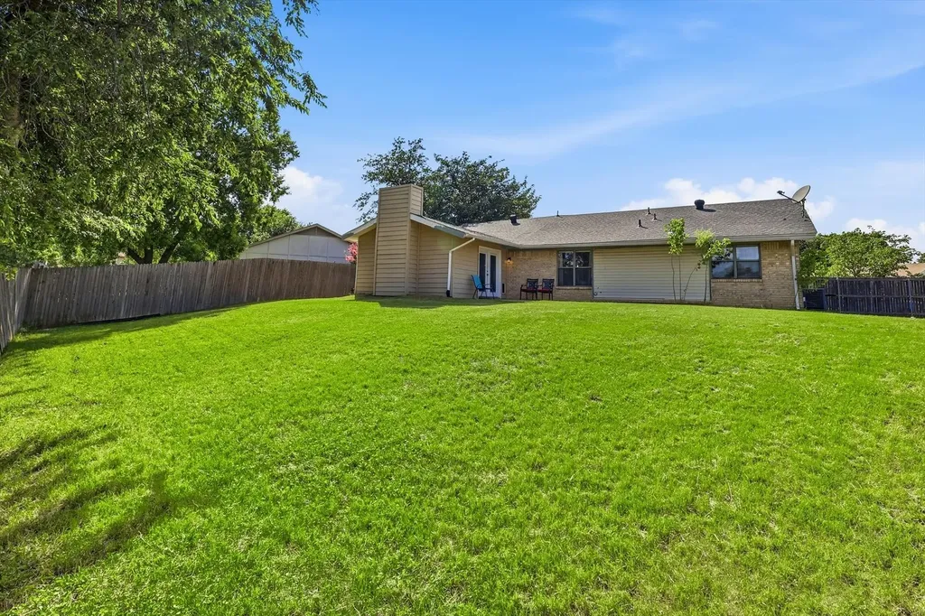 2304 Greenwood Circle Carrollton TX 75006