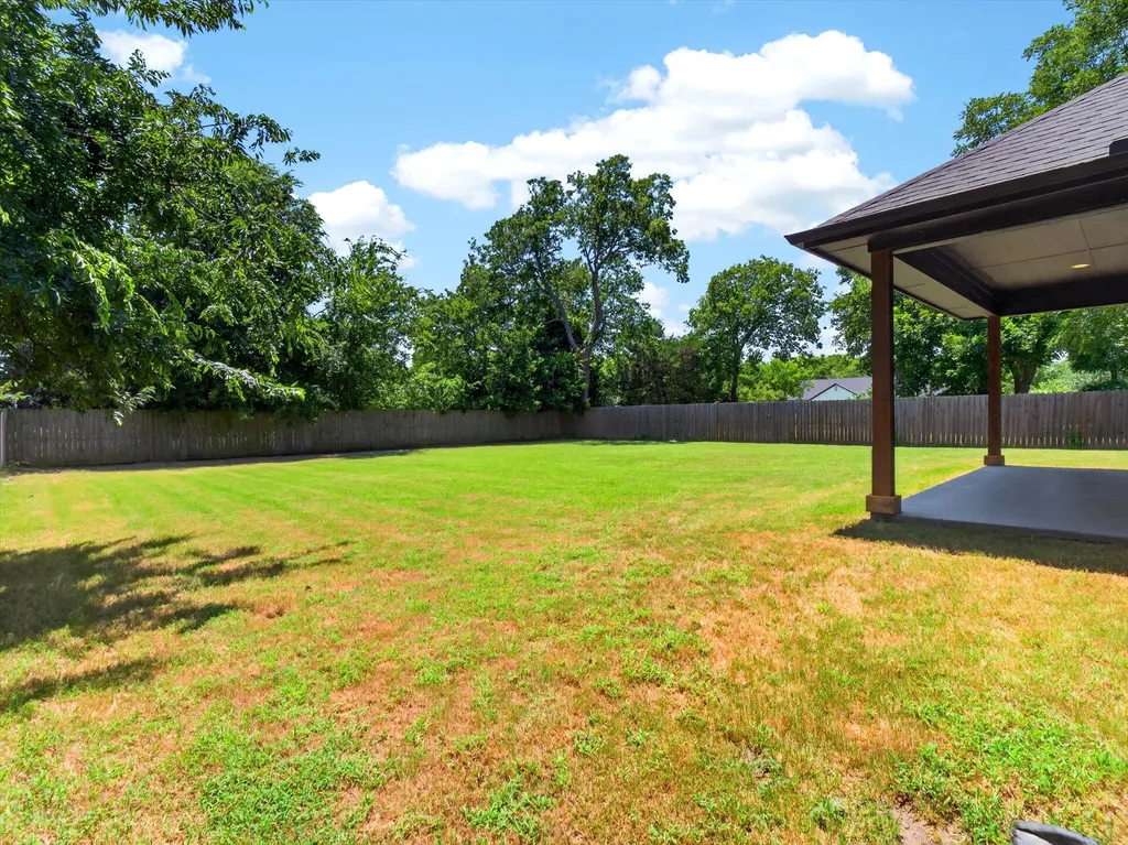 902 N Main Street Tioga TX 76271