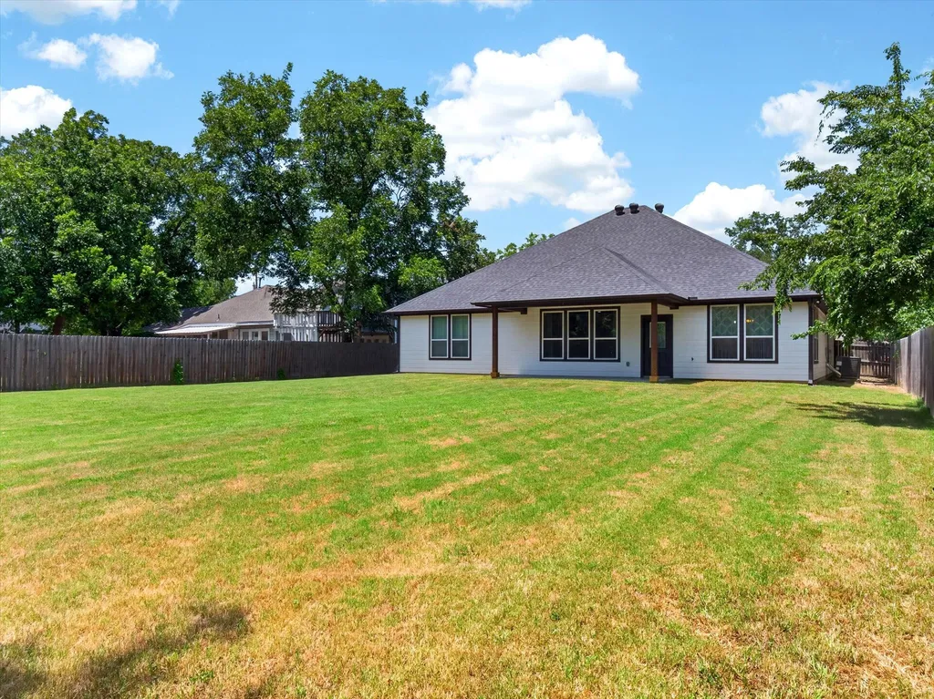 902 N Main Street Tioga TX 76271