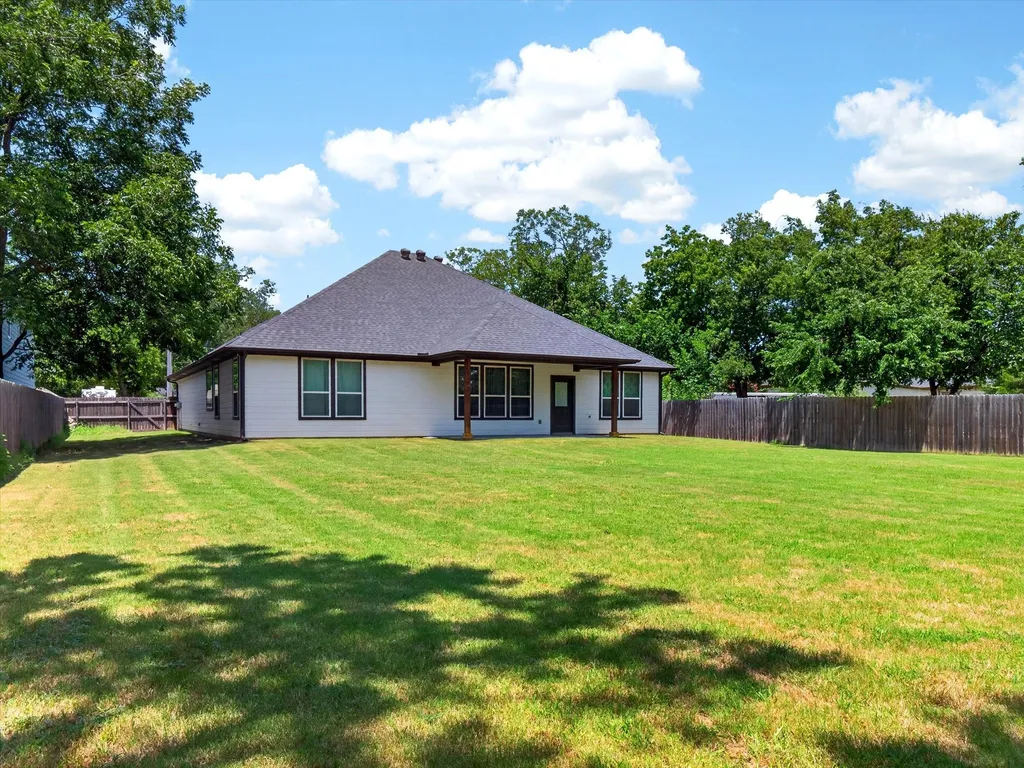902 N Main Street Tioga TX 76271