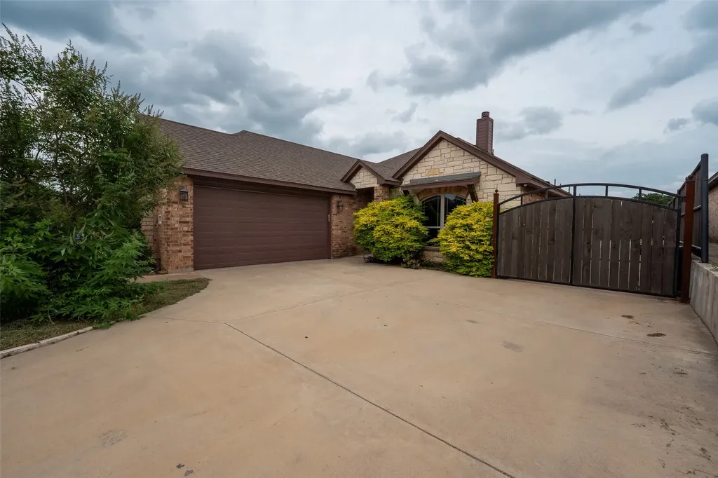 3324 Shawnee Trail Lake Worth TX 76135