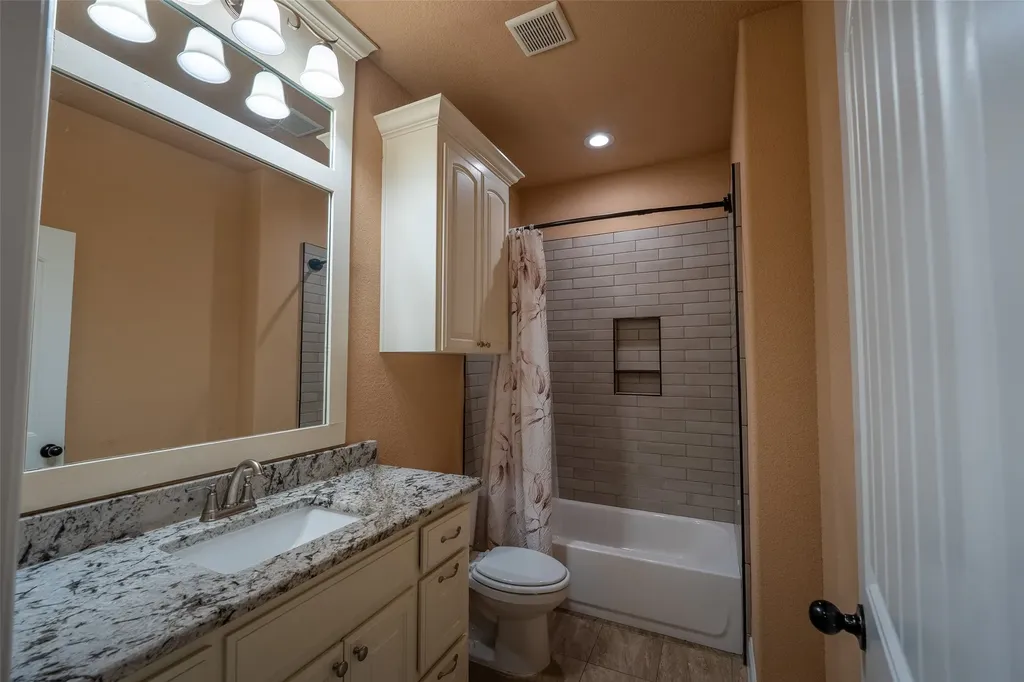 3324 Shawnee Trail Lake Worth TX 76135