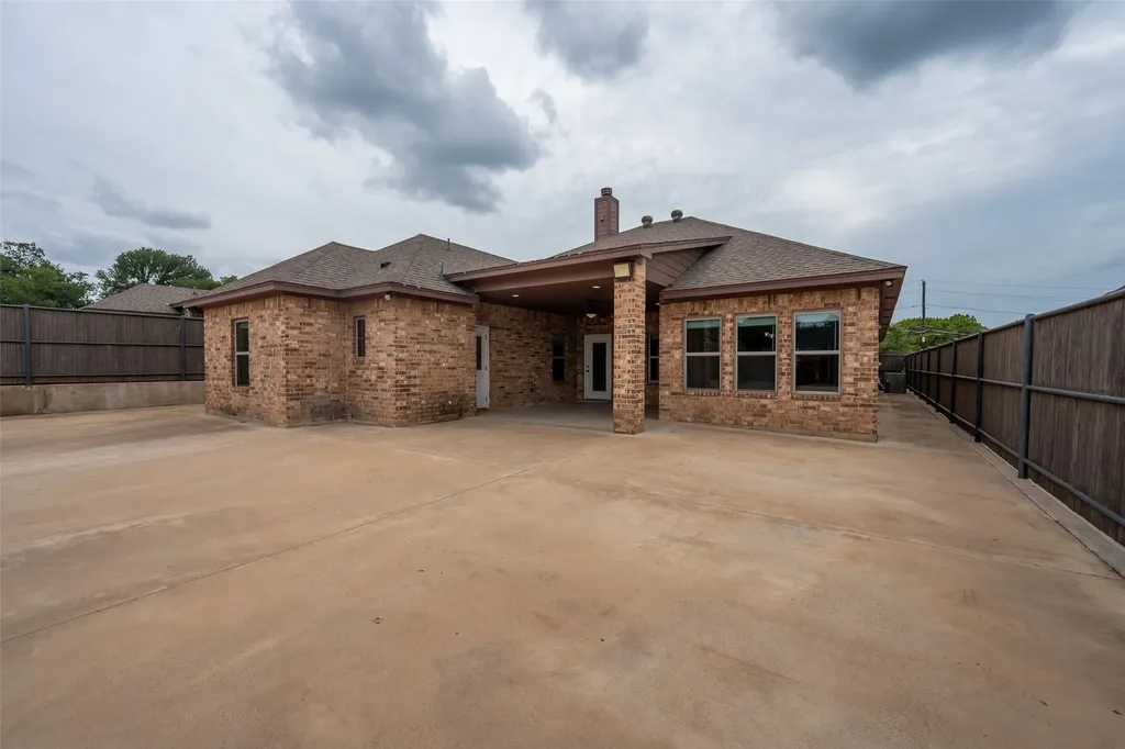 3324 Shawnee Trail Lake Worth TX 76135