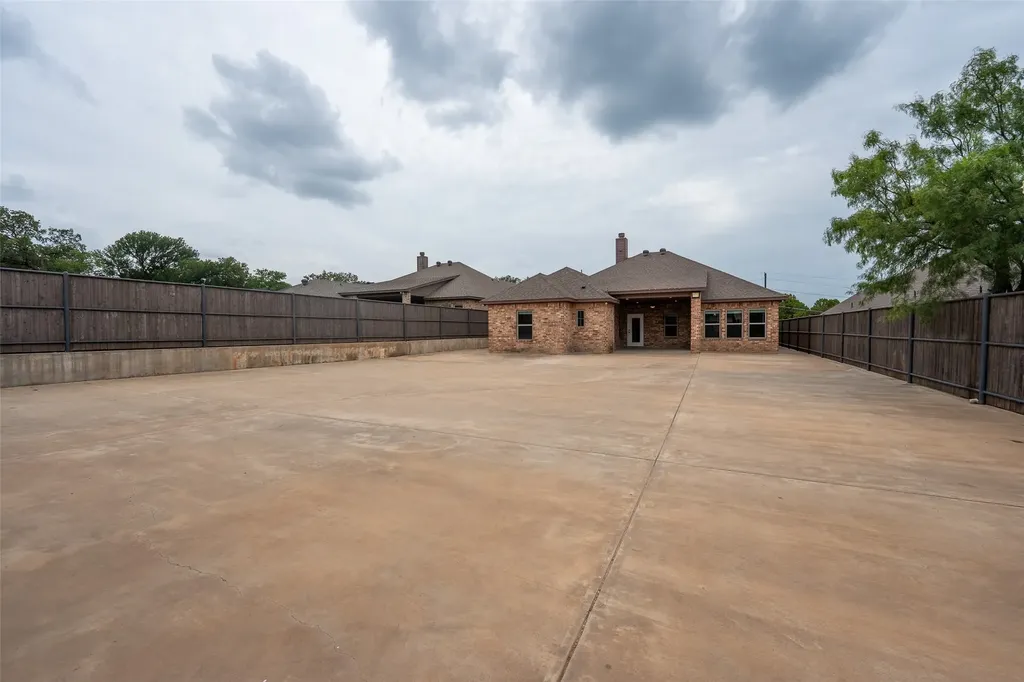 3324 Shawnee Trail Lake Worth TX 76135