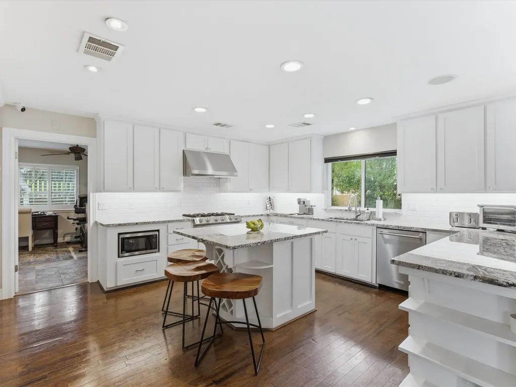6160 Spring Valley Road Dallas TX 75254