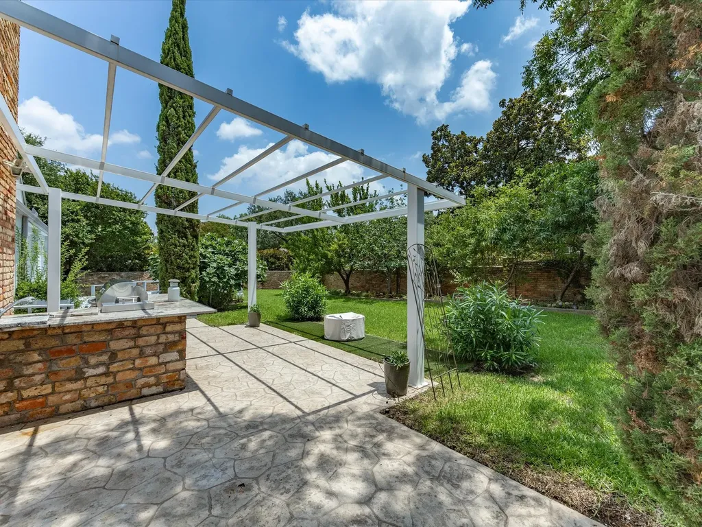 6160 Spring Valley Road Dallas TX 75254