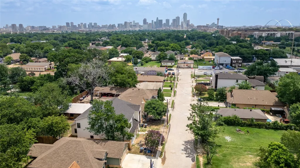 1727 Toronto Street Dallas TX 75212