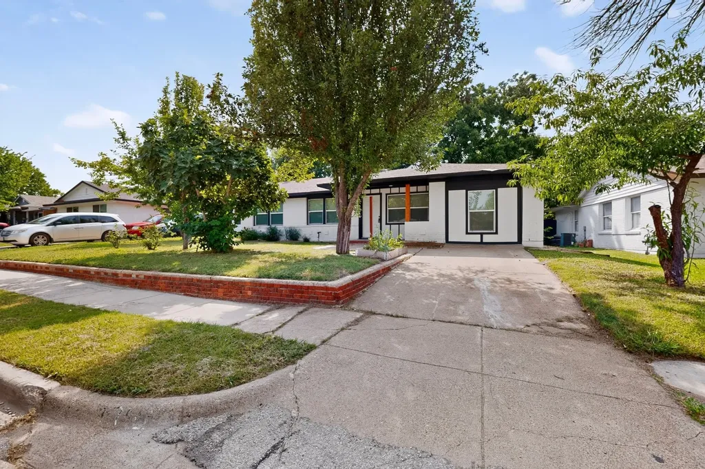 1918 Proctor Drive Grand Prairie TX 75051
