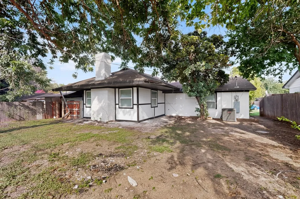 1918 Proctor Drive Grand Prairie TX 75051