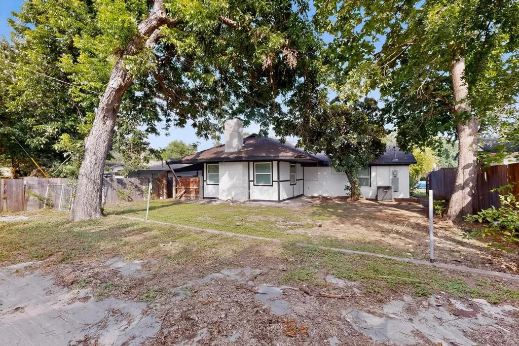 1918 Proctor Drive Grand Prairie TX 75051