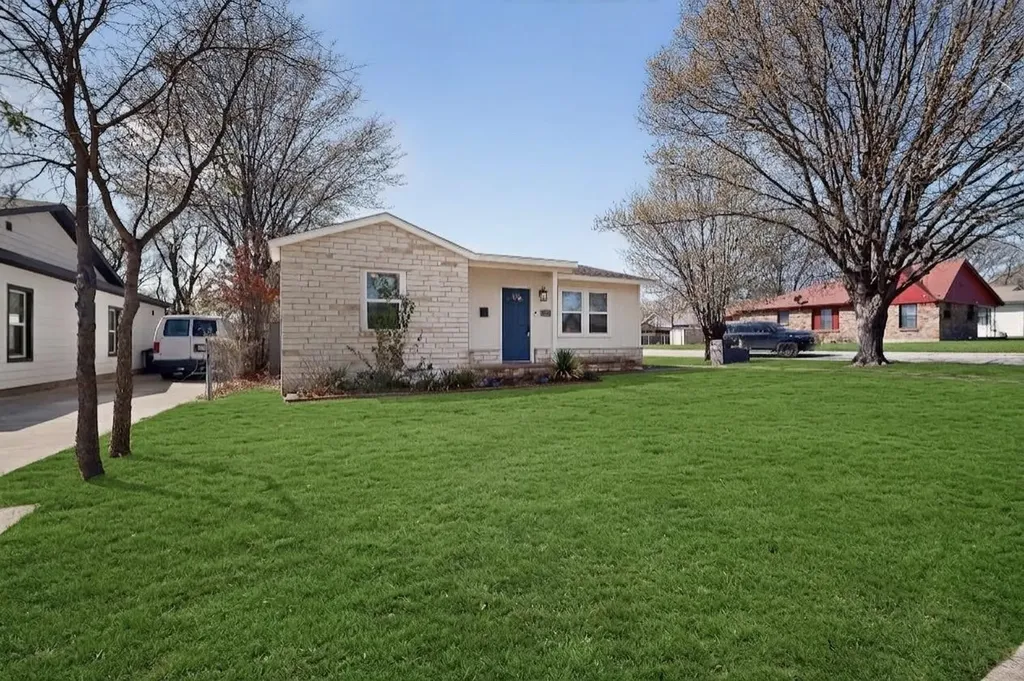 1300 E Mulkey Street Fort Worth TX 76104
