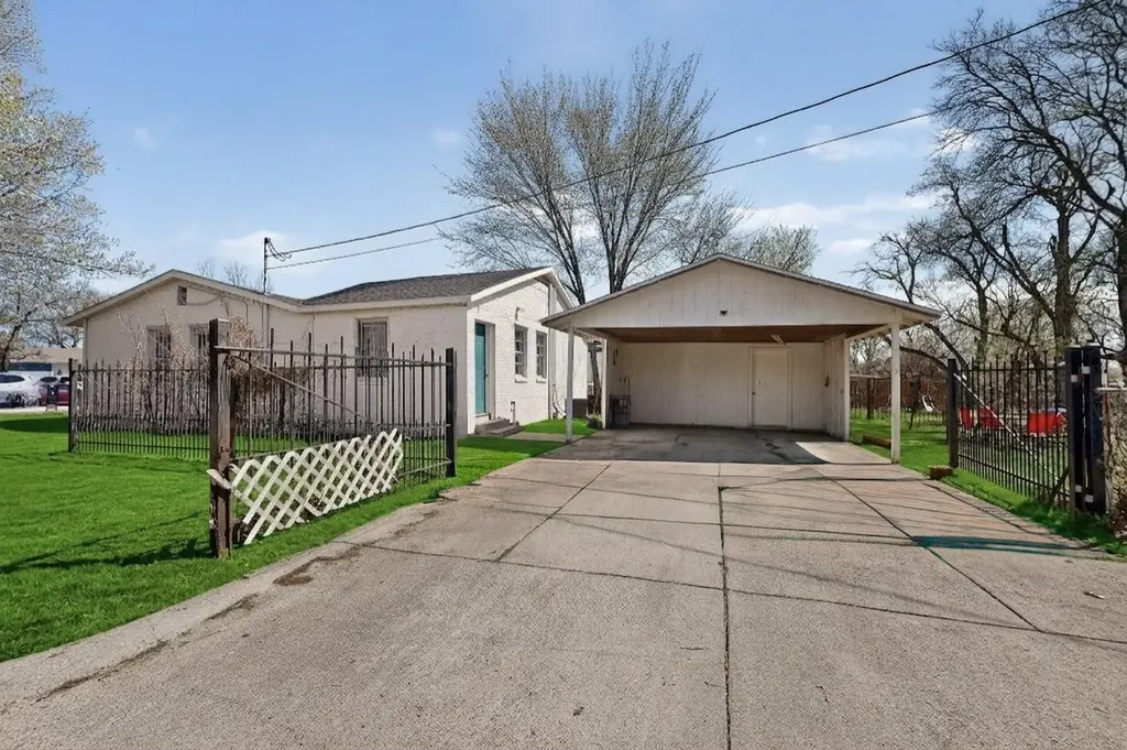 1300 E Mulkey Street Fort Worth TX 76104