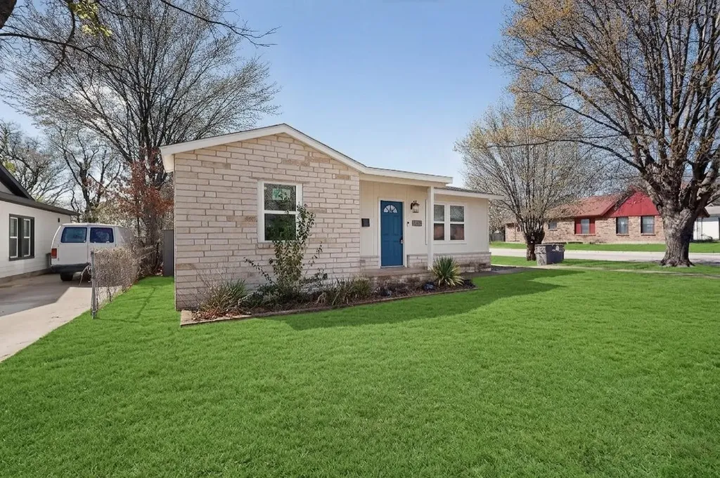 1300 E Mulkey Street Fort Worth TX 76104