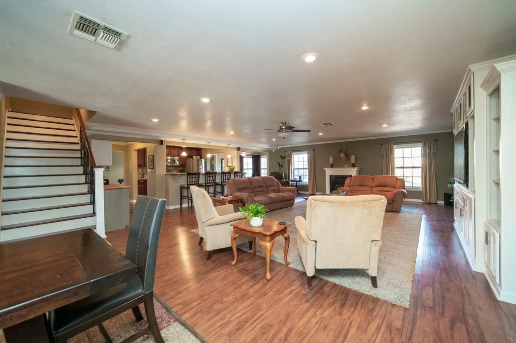 4538 W Loop 281 Longview TX 75604