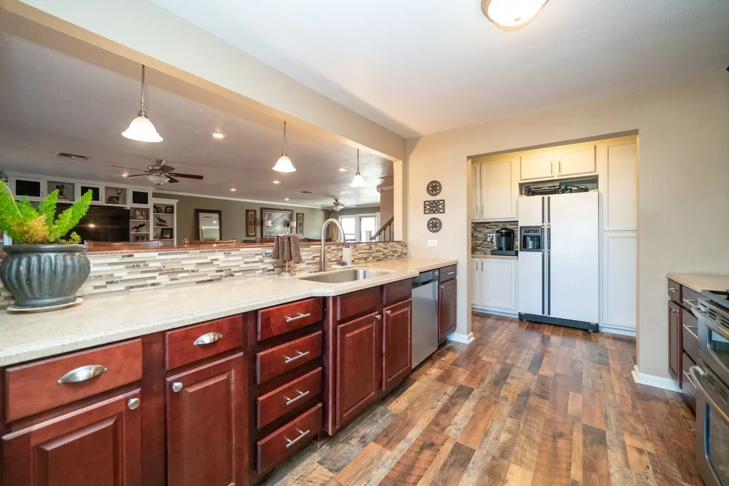 4538 W Loop 281 Longview TX 75604