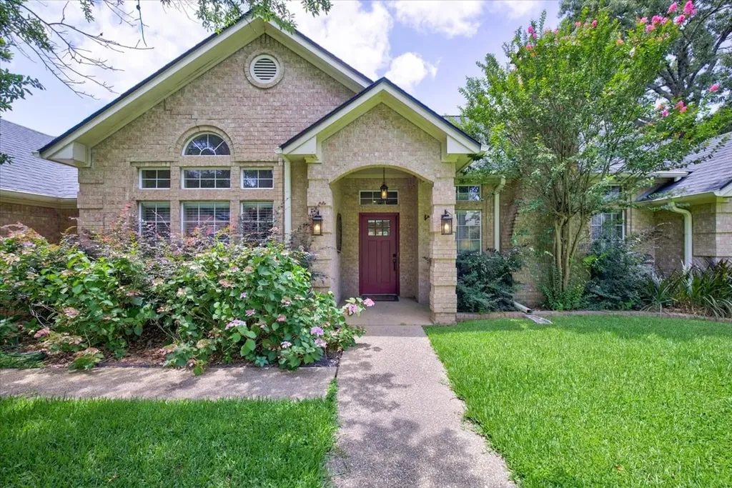 18400 Woodhollow Drive Flint TX 75762